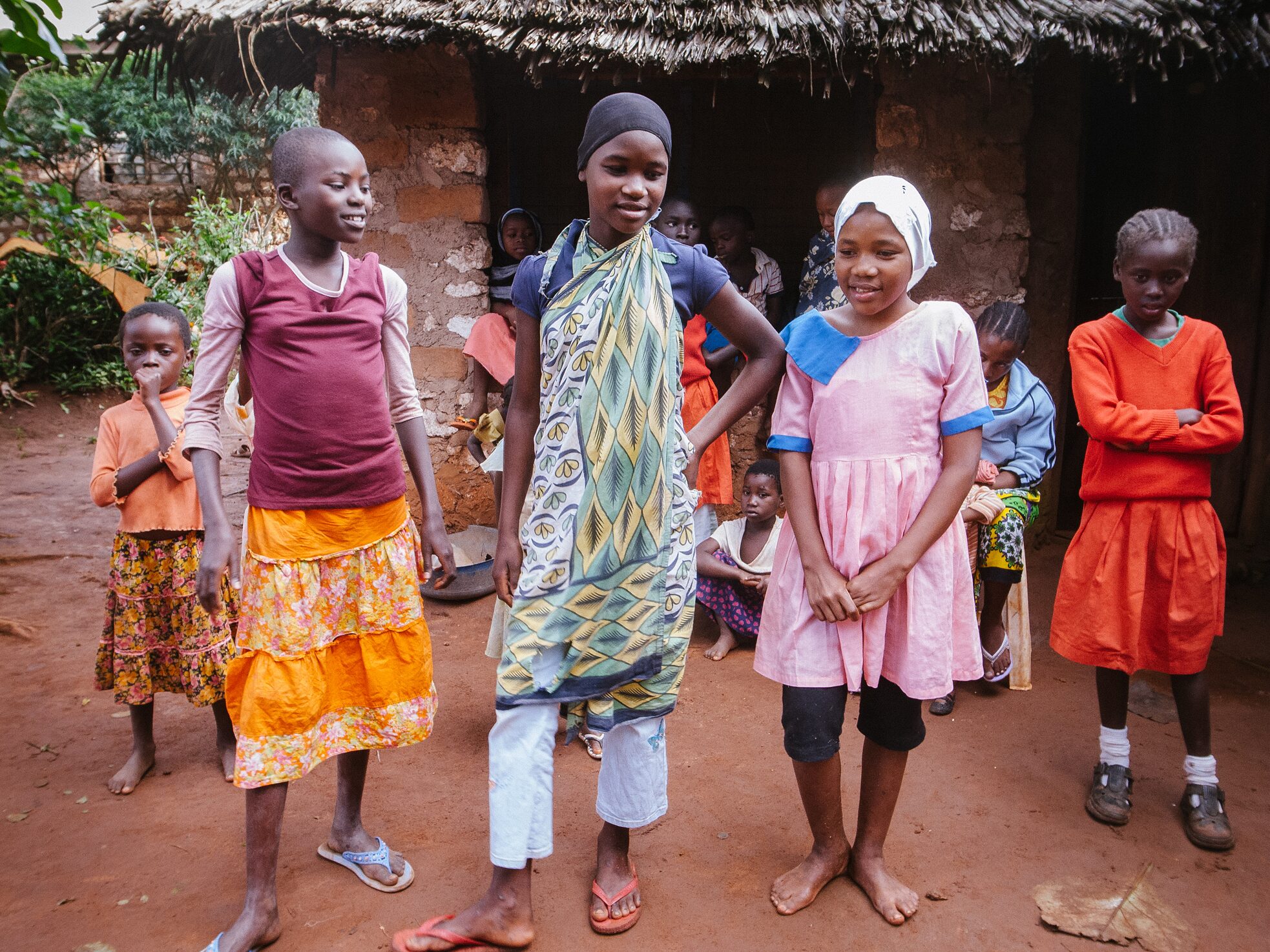 Spasiteľský komplex: Keď sa pomoc zamieňa s pornografiou chudoby