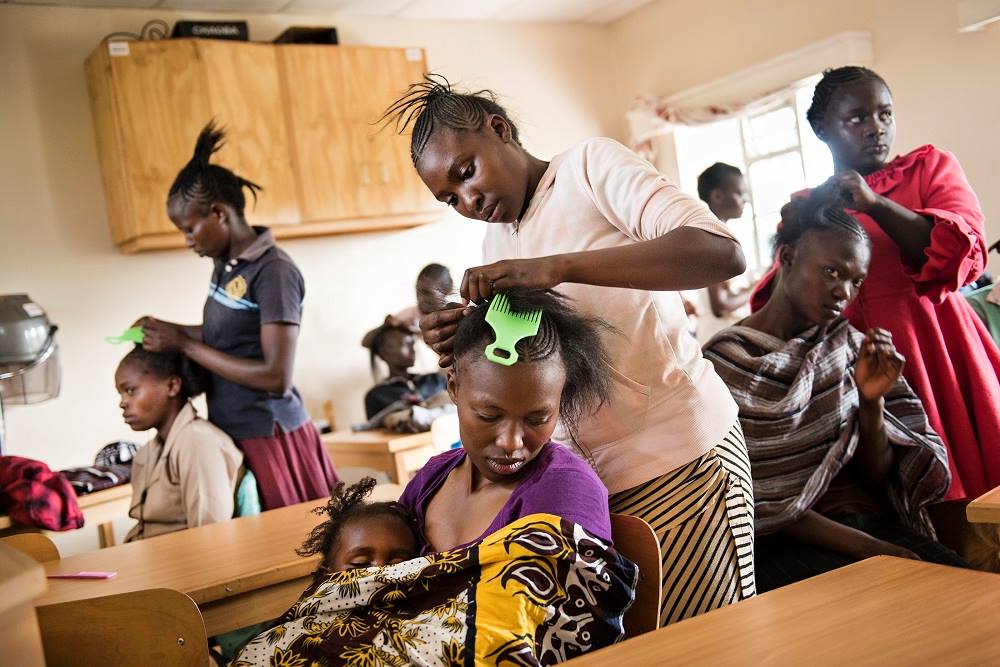 Zraniteľné ženy v Eldorete dostali šancu na lepší život – študujú a podnikajú